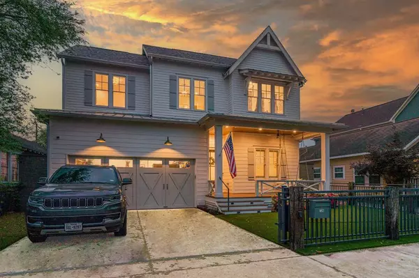 726 E 10th 1/2 ST, Houston, TX 77008