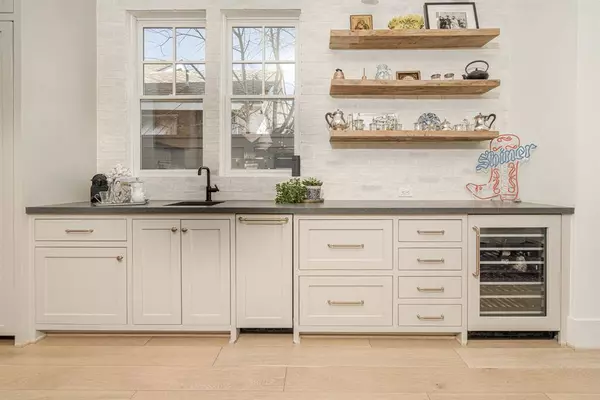 726 E 10th 1/2 ST, Houston, TX 77008