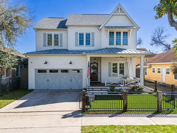 726 E 10th 1/2 ST, Houston, TX 77008