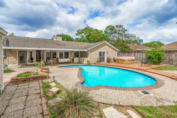 10631 Del Monte DR, Houston, TX 77042