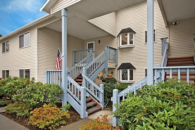 20617 28th Ave W #D2, Lynnwood, WA 98036-7813