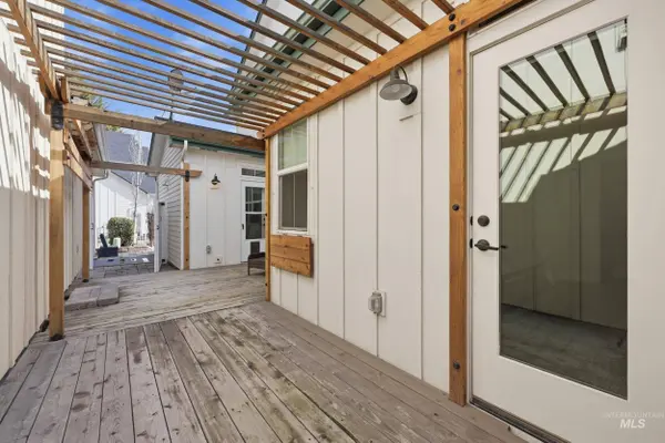 127 Mathie, Eagle, ID 83616