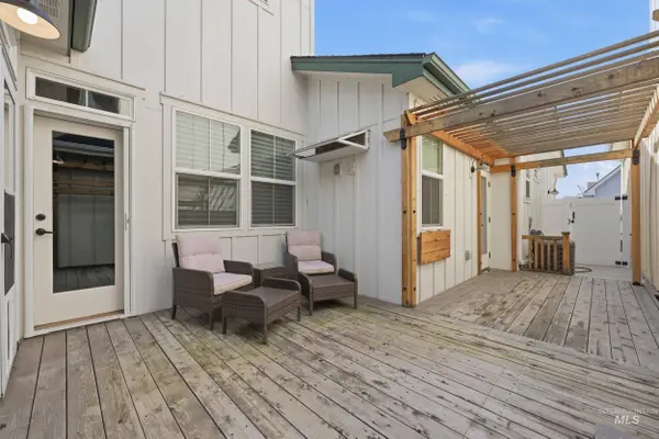 127 Mathie, Eagle, ID 83616