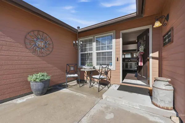 1317 N Shreveport, Meridian, ID 83642