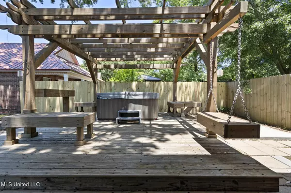 4504 E Magnolia Cove, D'iberville, MS 39540