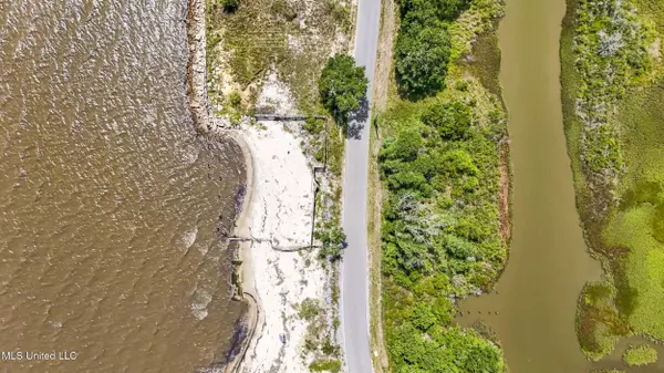 Belle Fontaine Drive, Ocean Springs, MS 39564