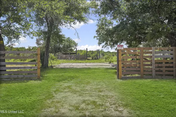 Canal Street, Ocean Springs, MS 39564