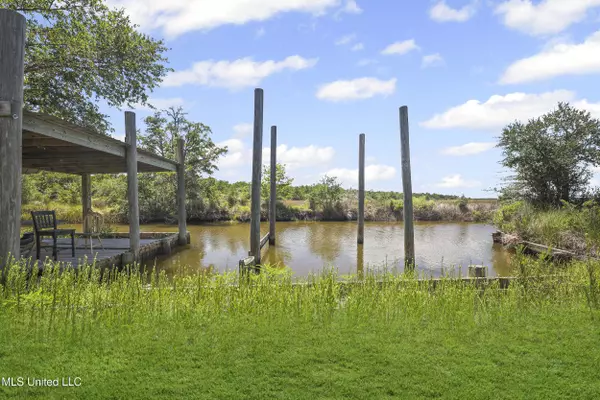 Canal Street, Ocean Springs, MS 39564