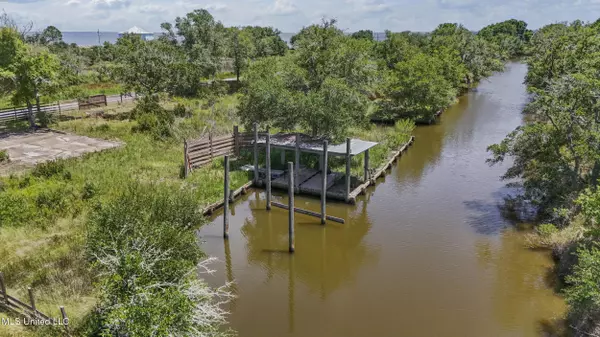 Canal Street, Ocean Springs, MS 39564