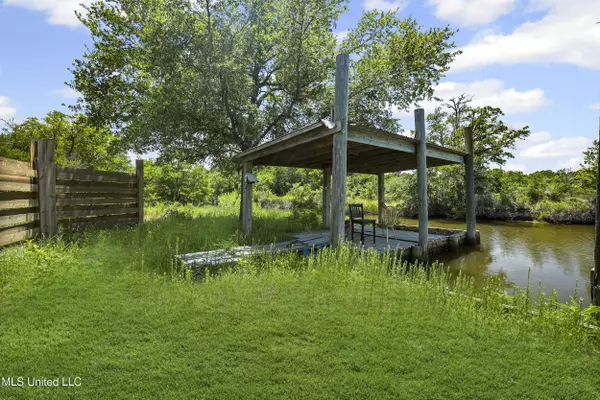 Canal Street, Ocean Springs, MS 39564