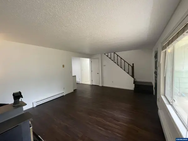 1398 Poplar St, Sweet Home, OR 97386