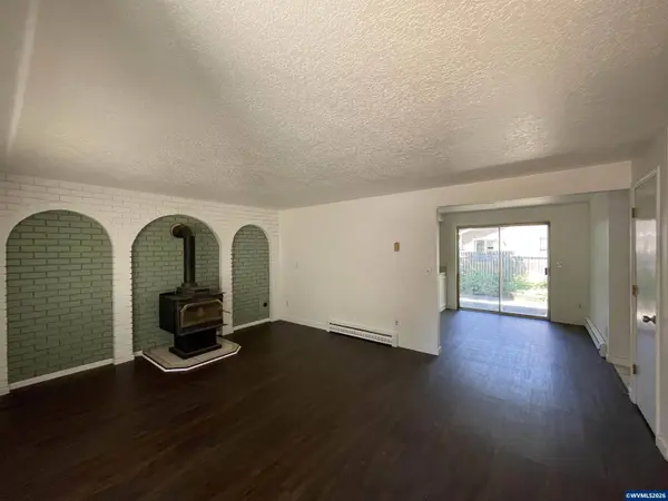 1398 Poplar St, Sweet Home, OR 97386