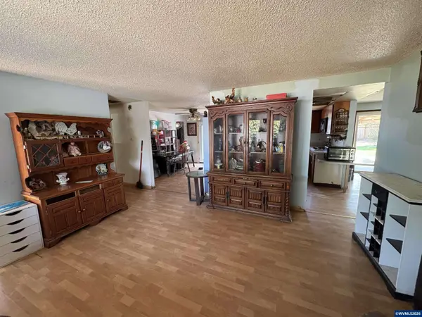 3827 Pine St SE, Albany, OR 97332