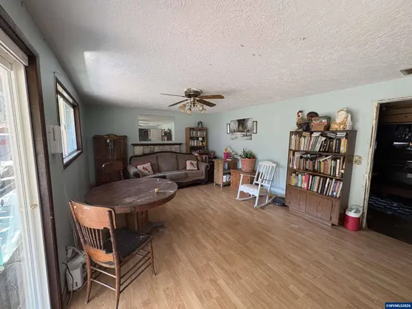 3827 Pine St SE, Albany, OR 97332