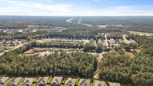 5530 Landing Ct, D'iberville, MS 39540