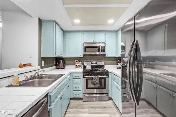 15511 Sherman WAY #32, Los Angeles, CA 91406