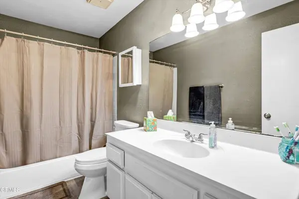 15511 Sherman WAY #32, Los Angeles, CA 91406