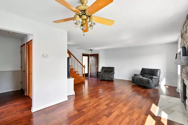 330 Willow Grove Dr Unit E, Pewaukee, WI 53072