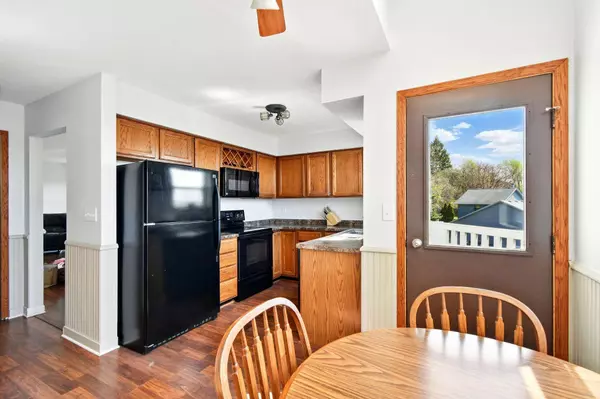 330 Willow Grove Dr Unit E, Pewaukee, WI 53072