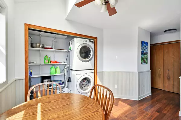 330 Willow Grove Dr Unit E, Pewaukee, WI 53072