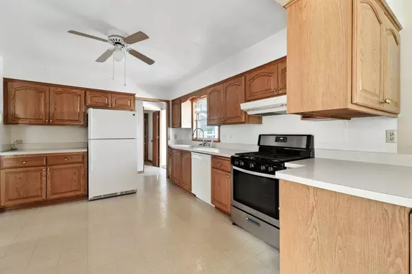 W244N6550 Grogan Dr, Sussex, WI 53089