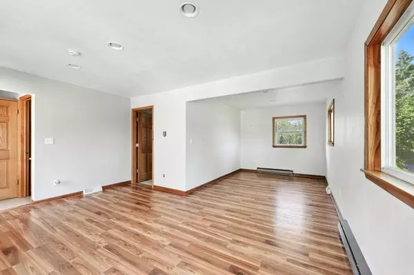 W244N6550 Grogan Dr, Sussex, WI 53089