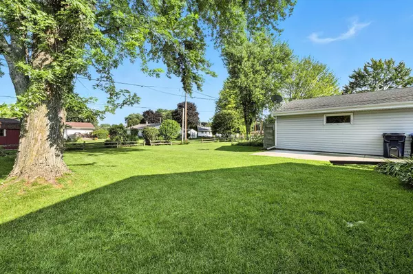 W244N6550 Grogan Dr, Sussex, WI 53089