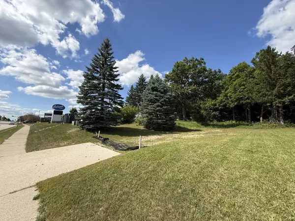 2346 W Washington St, West Bend, WI 53095