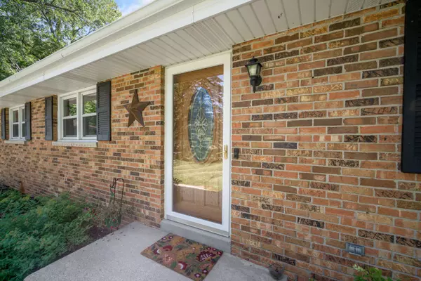 N55W26043 Richmond Rd, Lisbon, WI 53089