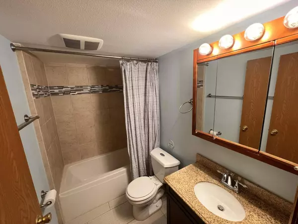 640 S Colonial Pkwy Unit 642, Saukville, WI 53080