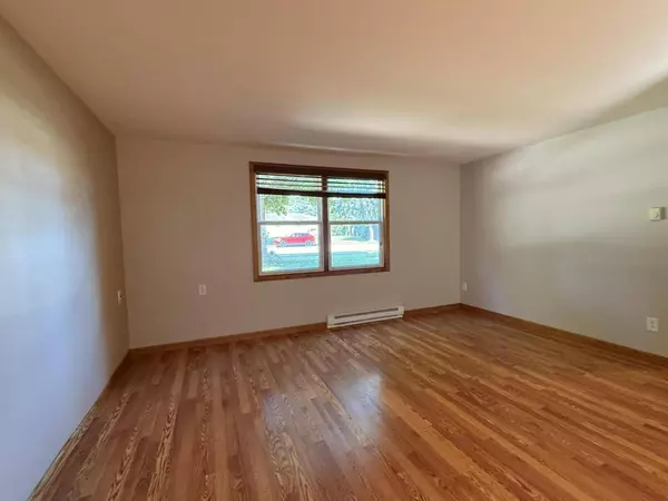 640 S Colonial Pkwy Unit 642, Saukville, WI 53080