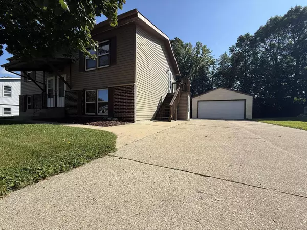 640 S Colonial Pkwy Unit 642, Saukville, WI 53080
