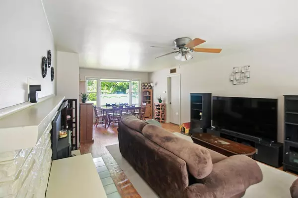 20 Fraser LN, Hobart, IN 46342