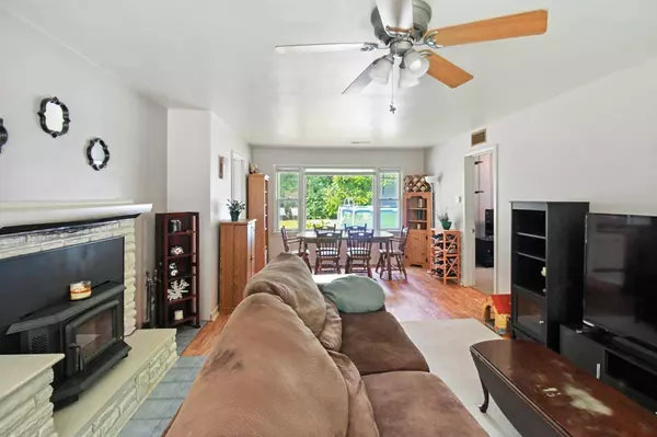 20 Fraser LN, Hobart, IN 46342