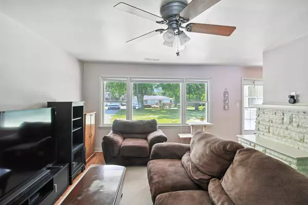 20 Fraser LN, Hobart, IN 46342