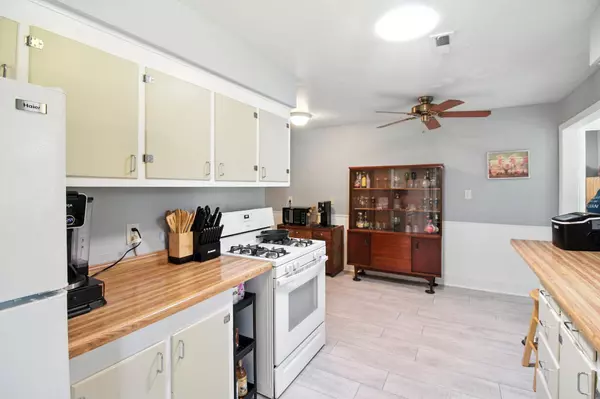 20 Fraser LN, Hobart, IN 46342