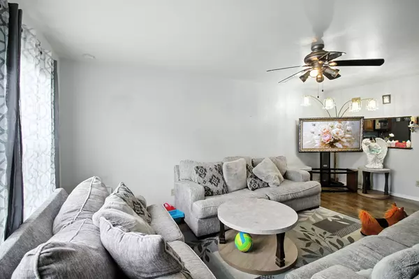 2110 Yorktowne DR, Valparaiso, IN 46383