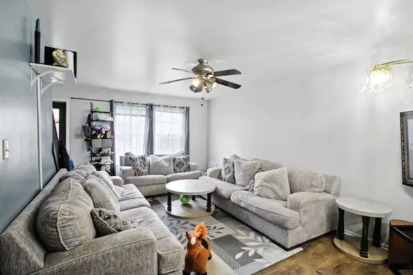 2110 Yorktowne DR, Valparaiso, IN 46383