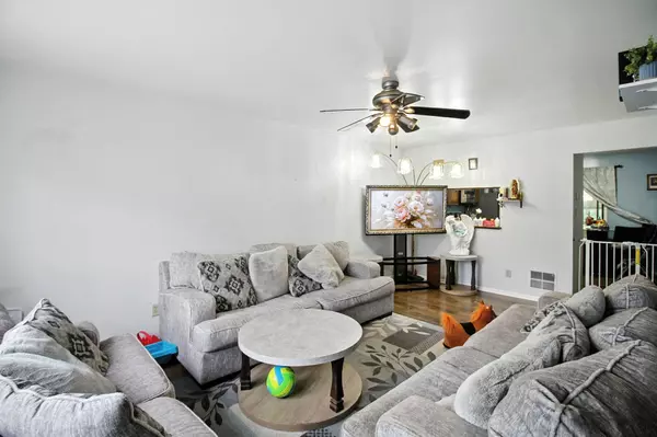 2110 Yorktowne DR, Valparaiso, IN 46383