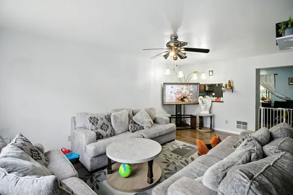 2110 Yorktowne DR, Valparaiso, IN 46383