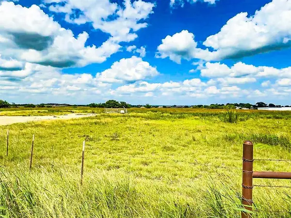 6968 County Road 203, Grandview, TX 76050