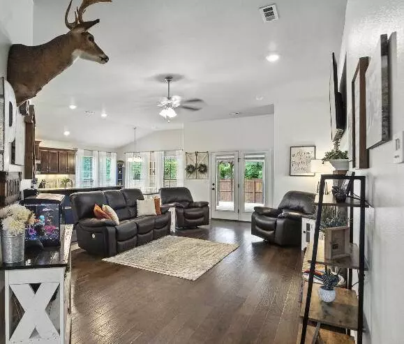 2112 Birdie LN, Neosho, MO 64850