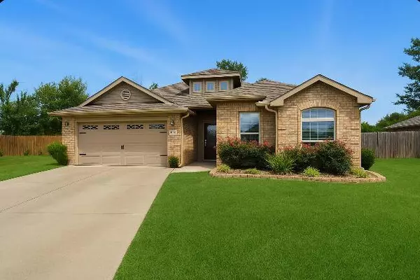 2112 Birdie LN, Neosho, MO 64850