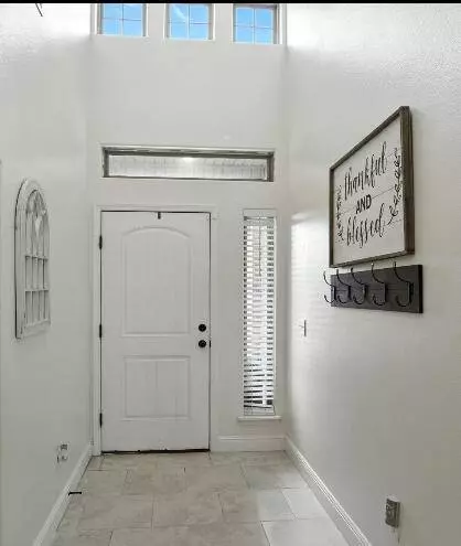 2112 Birdie LN, Neosho, MO 64850