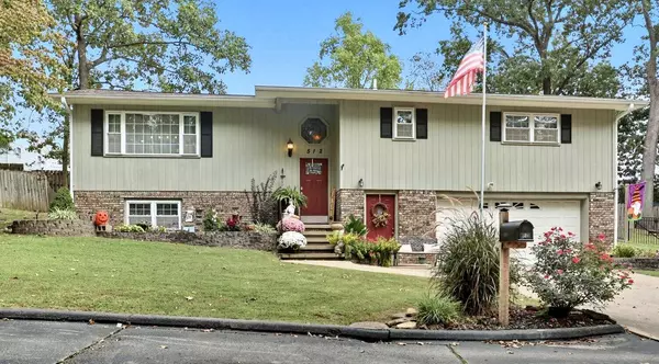 512 Geyer RD, Neosho, MO 64850