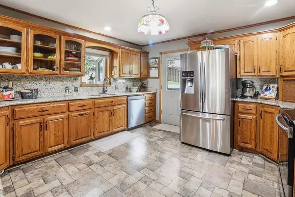 512 Geyer RD, Neosho, MO 64850