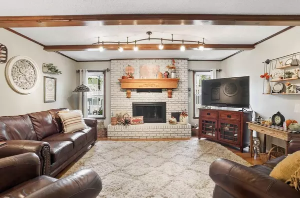 512 Geyer RD, Neosho, MO 64850