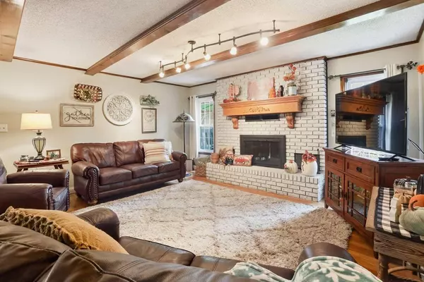 512 Geyer RD, Neosho, MO 64850