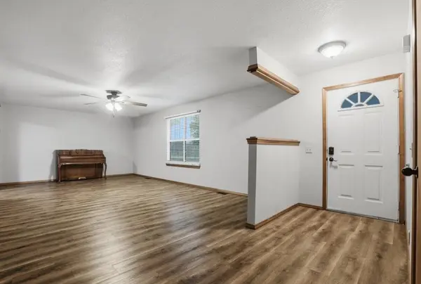 2038 W Trolley Car LN, Carthage, MO 64836