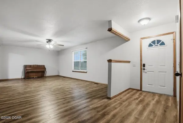 2038 W Trolley Car Lane, Carthage, MO 64836